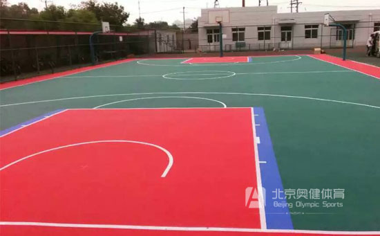 懸浮地板籃球場(chǎng)紅綠搭配