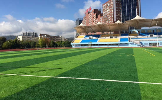 人造草坪足球場地面特點