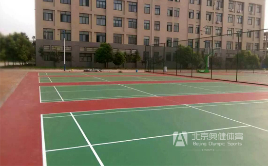 羽毛球場(chǎng)施工時(shí)要注意天氣的變化