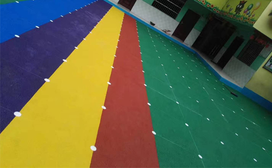 小區(qū)塑膠跑道施工廠家制定了細致的售后服務承諾