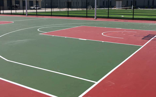塑膠籃球場報(bào)價(jià)表與面積和面層材料有關(guān)