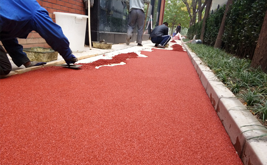 經(jīng)過塑膠彩色顆粒施工介紹，對塑膠彩色顆粒有進(jìn)一步了解