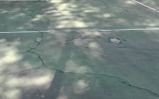 硅pu籃球場面層破損